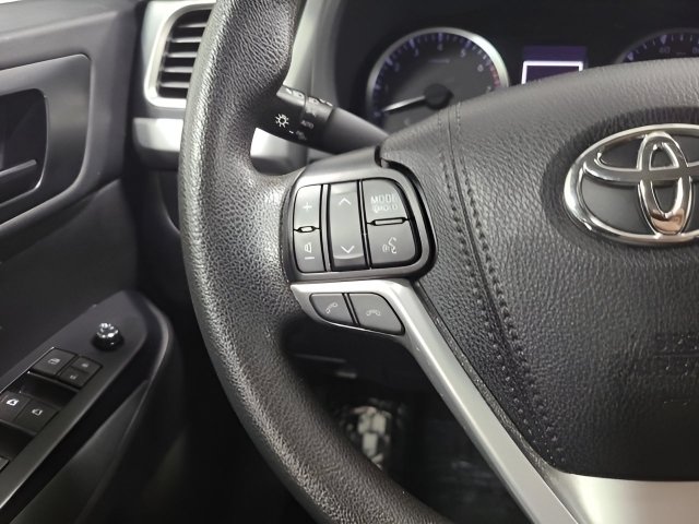 Used 2019 Toyota Highlander LE FWD image 23