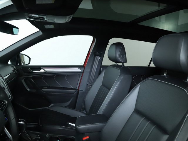 Used 2024 Volkswagen Tiguan SE R-Line image 20
