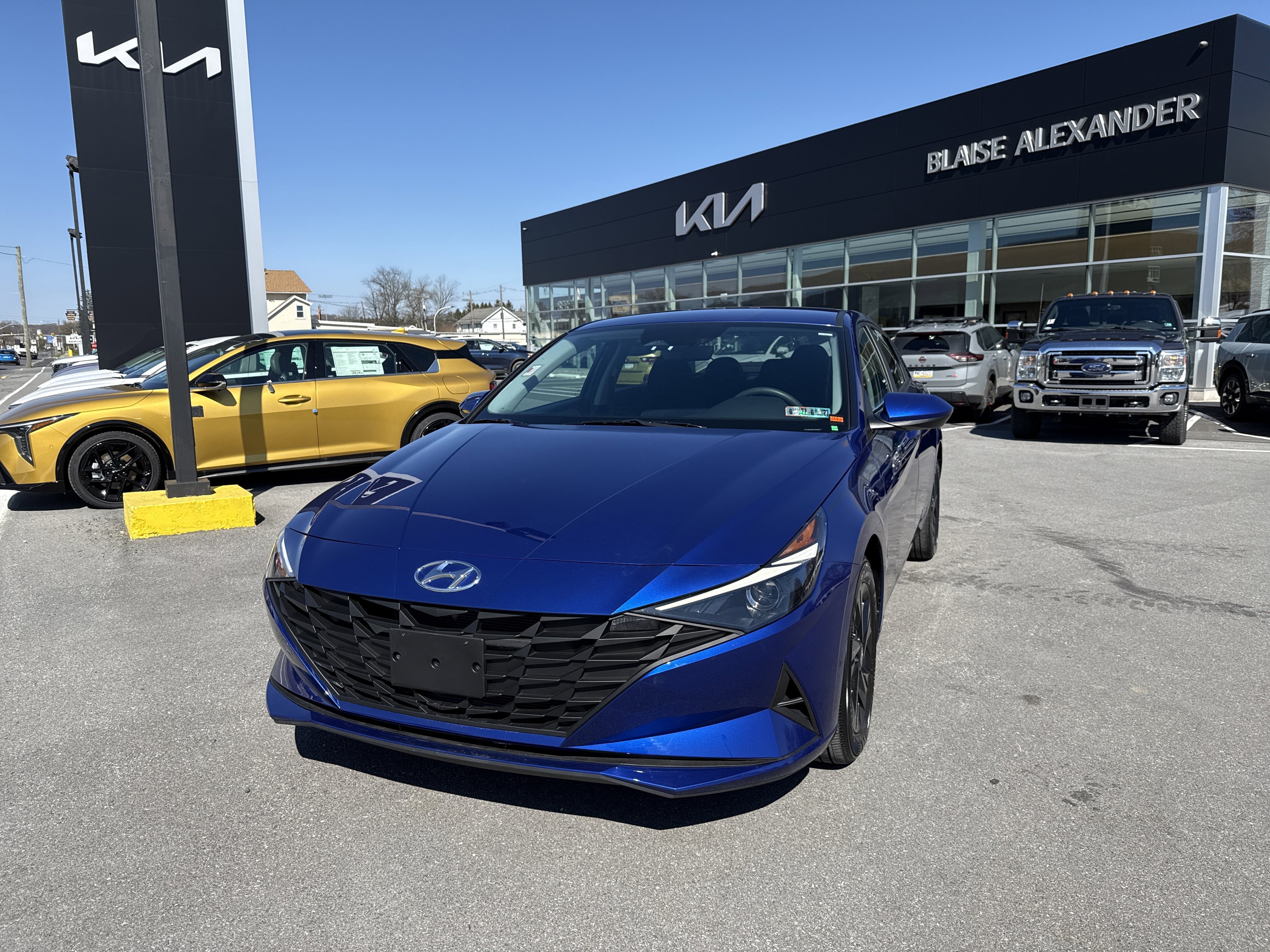 Used 2023 Hyundai Elantra SEL w/ Preferred Accessory Package FWD image 8