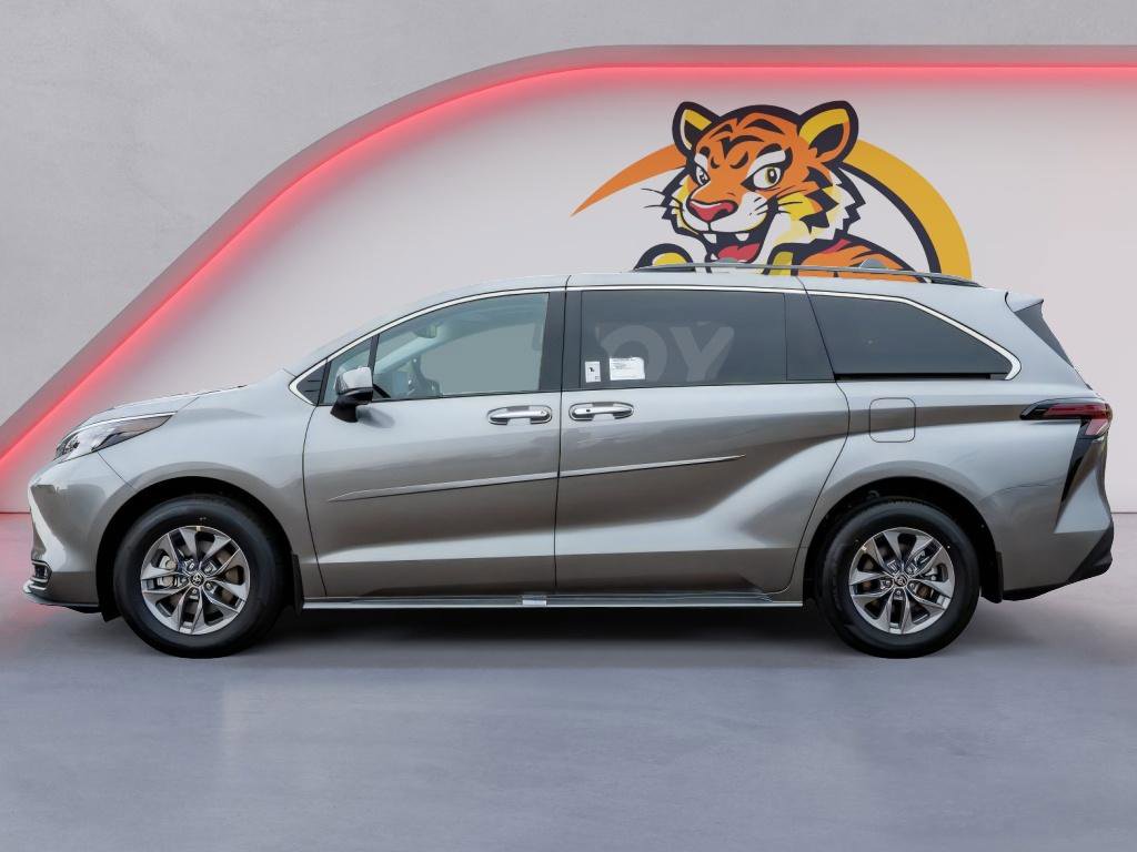 New 2026 Toyota Sienna XLE image 8
