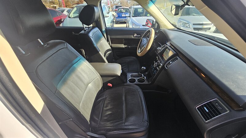 Used 2019 Ford Flex Limited FWD image 5