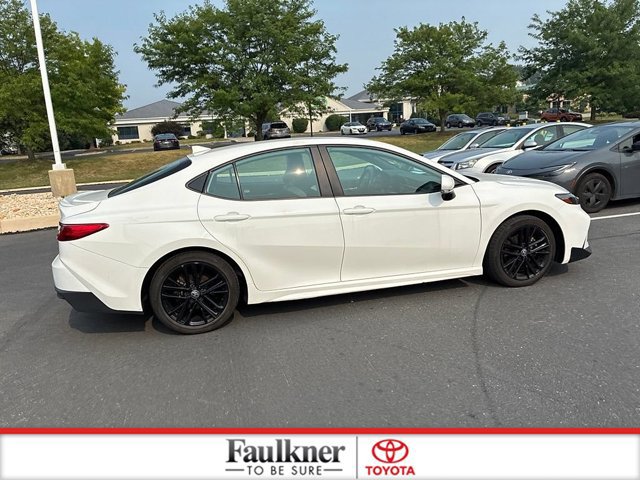 Used 2025 Toyota Camry SE FWD image 6