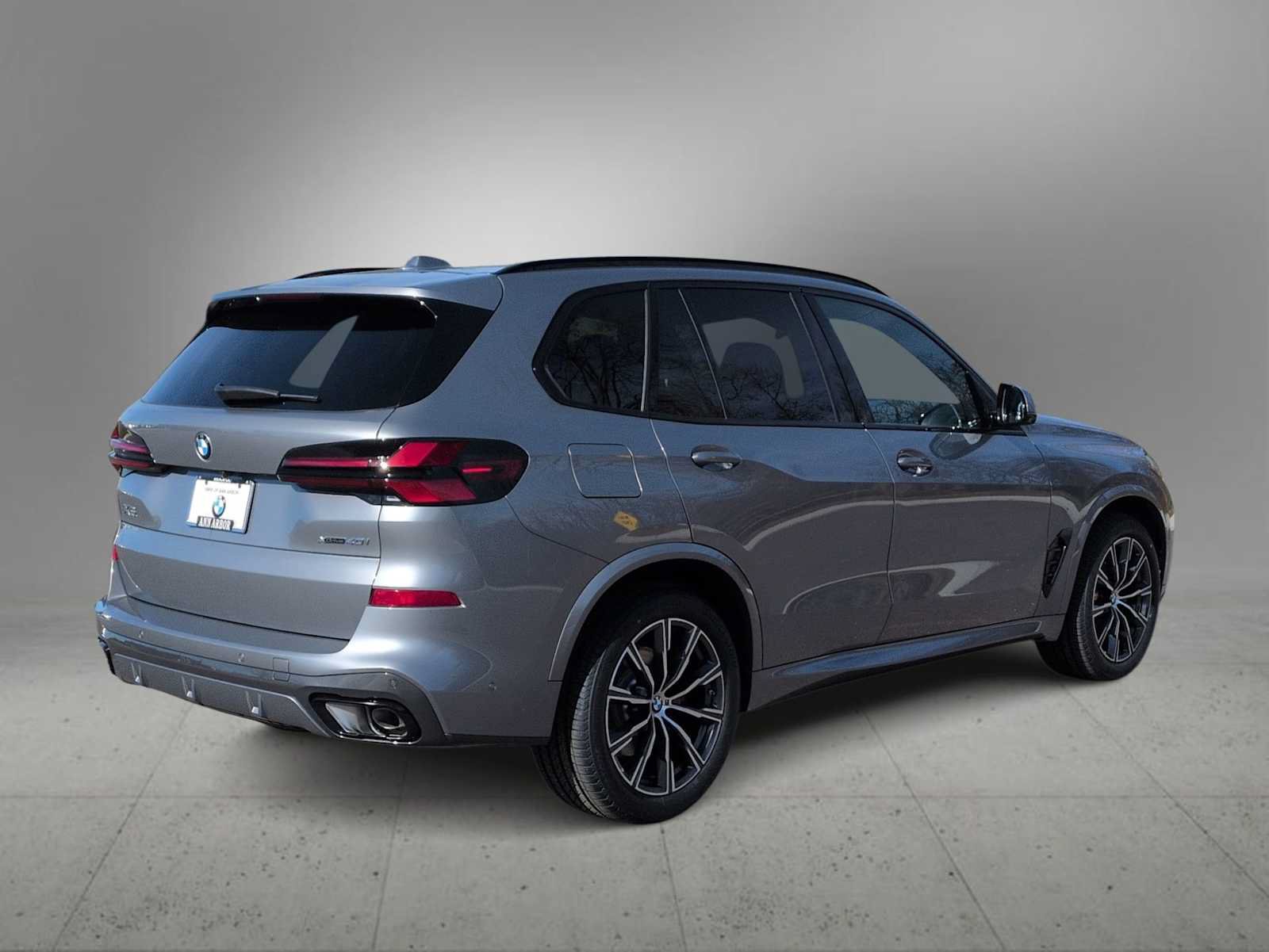 New 2026 BMW X5 xDrive40i w/ M Sport Package AWD/4WD image 8