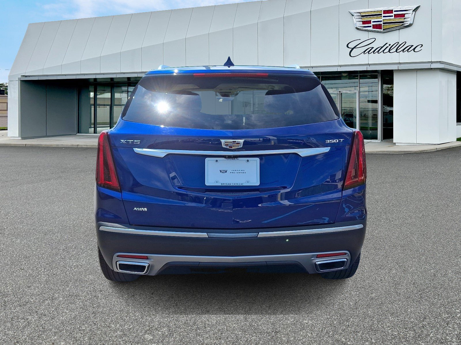 Certified 2023 Cadillac XT5 Premium Luxury w/ Technology Package AWD/4WD image 4
