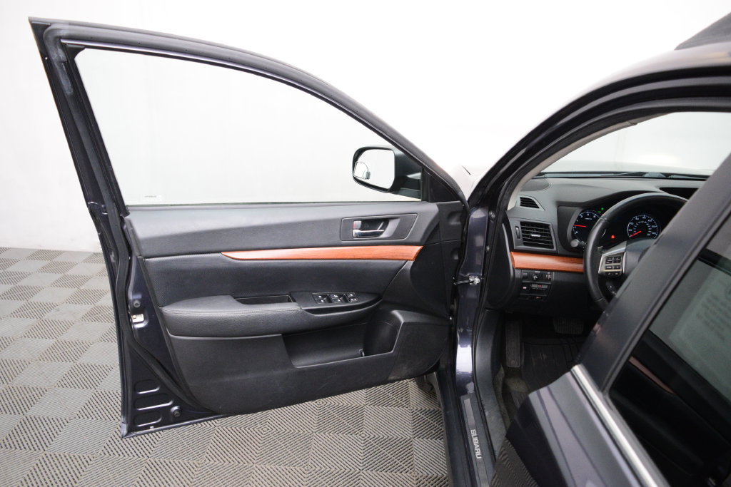 Used 2013 Subaru Outback 2.5i Limited w/ Moonroof Pkg AWD/4WD image 9