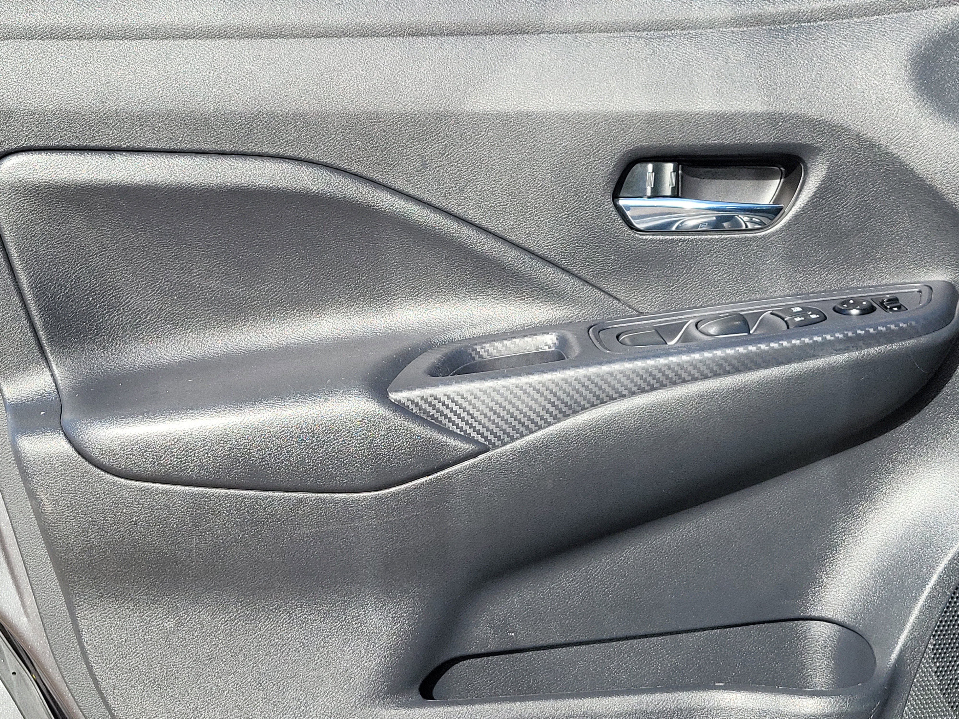 Used 2023 Nissan Versa SV image 6