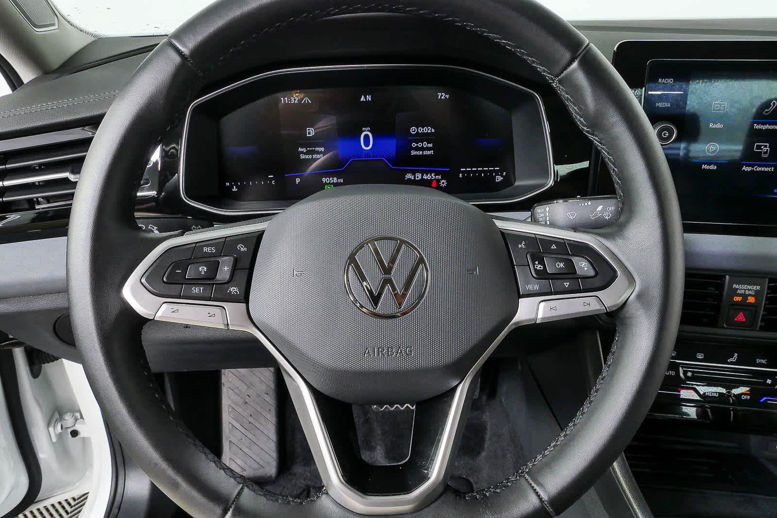 Certified 2025 Volkswagen Jetta SE FWD image 8