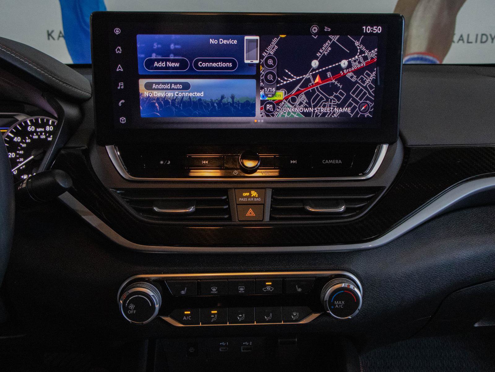 Used 2023 Nissan Altima 2.5 SR w/ SR Premium Package image 4