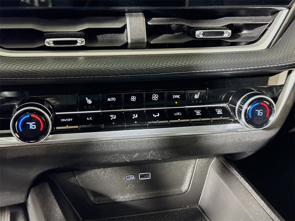 Used 2025 Chevrolet Equinox LT w/ Convenience Package II image 14