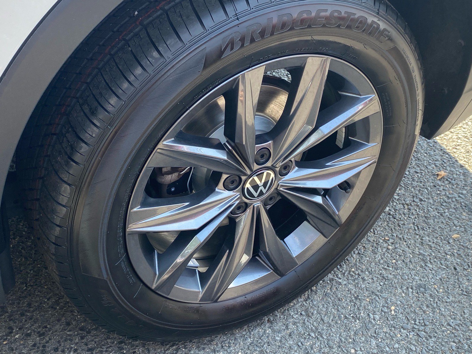 Used 2023 Volkswagen Tiguan SE w/ Panoramic Sunroof Package FWD image 21