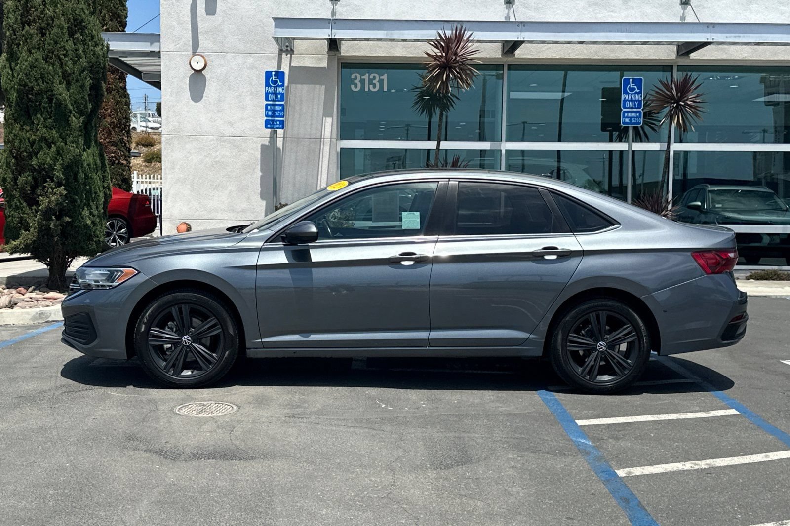 Used 2023 Volkswagen Jetta SE w/ Panoramic Sunroof Package FWD image 7