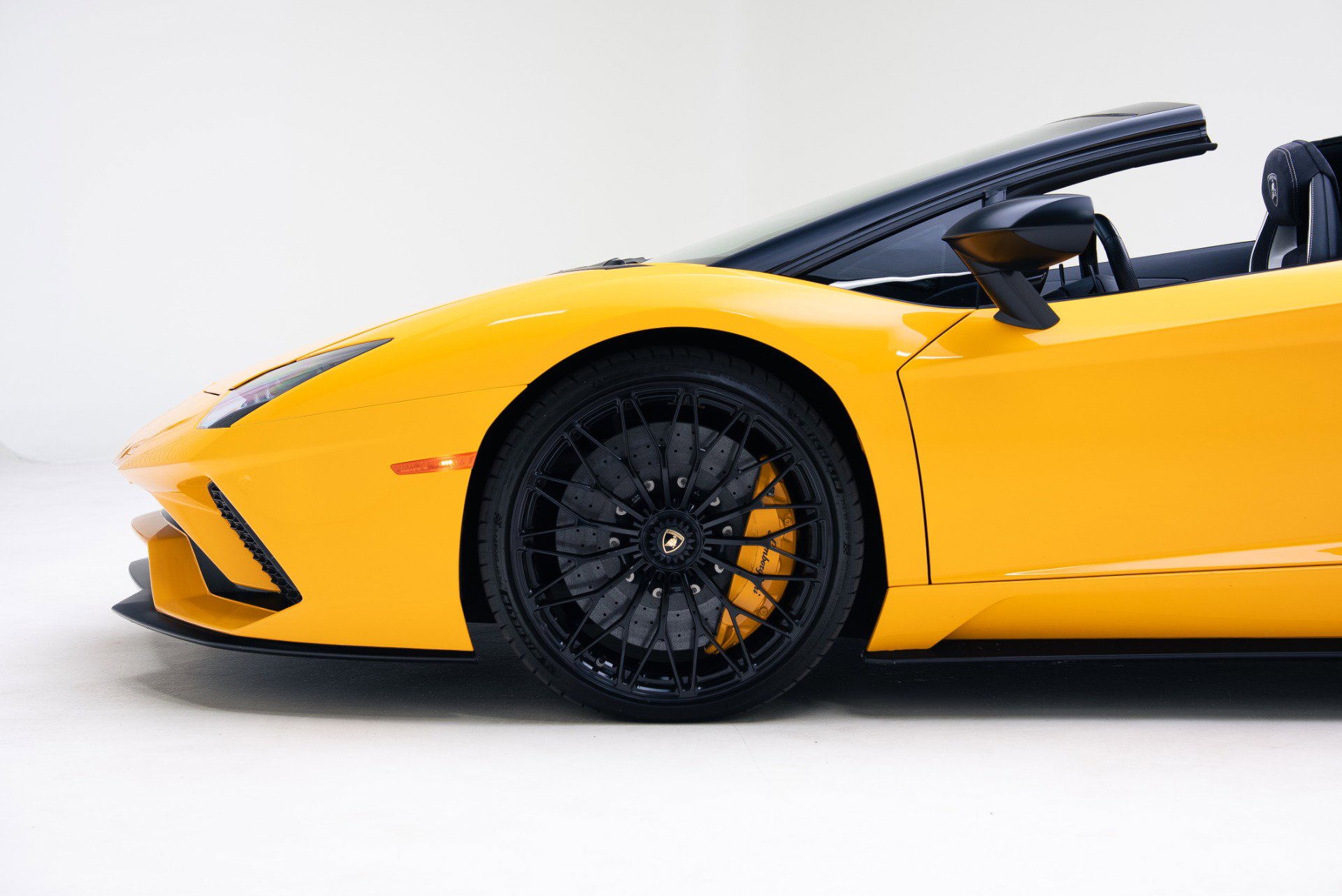 Used 2018 Lamborghini Aventador S image 19