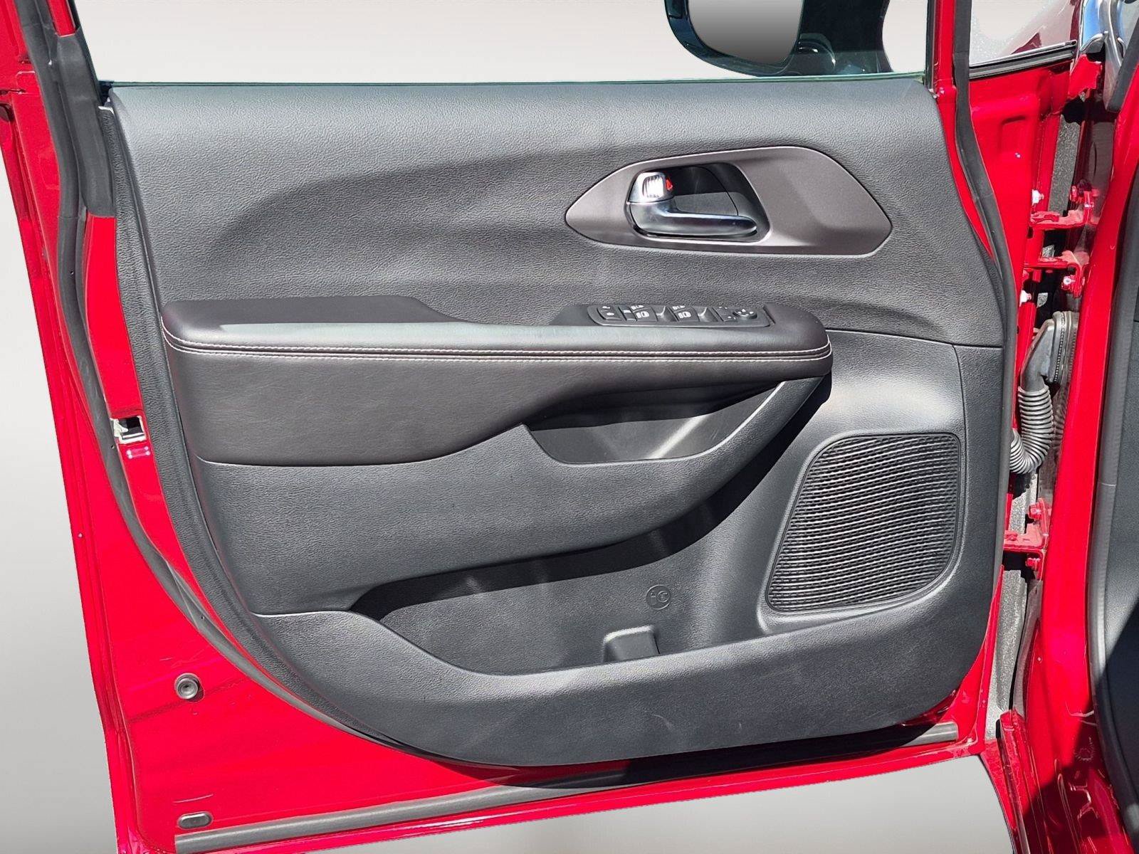New 2026 Chrysler Voyager LX FWD image 30