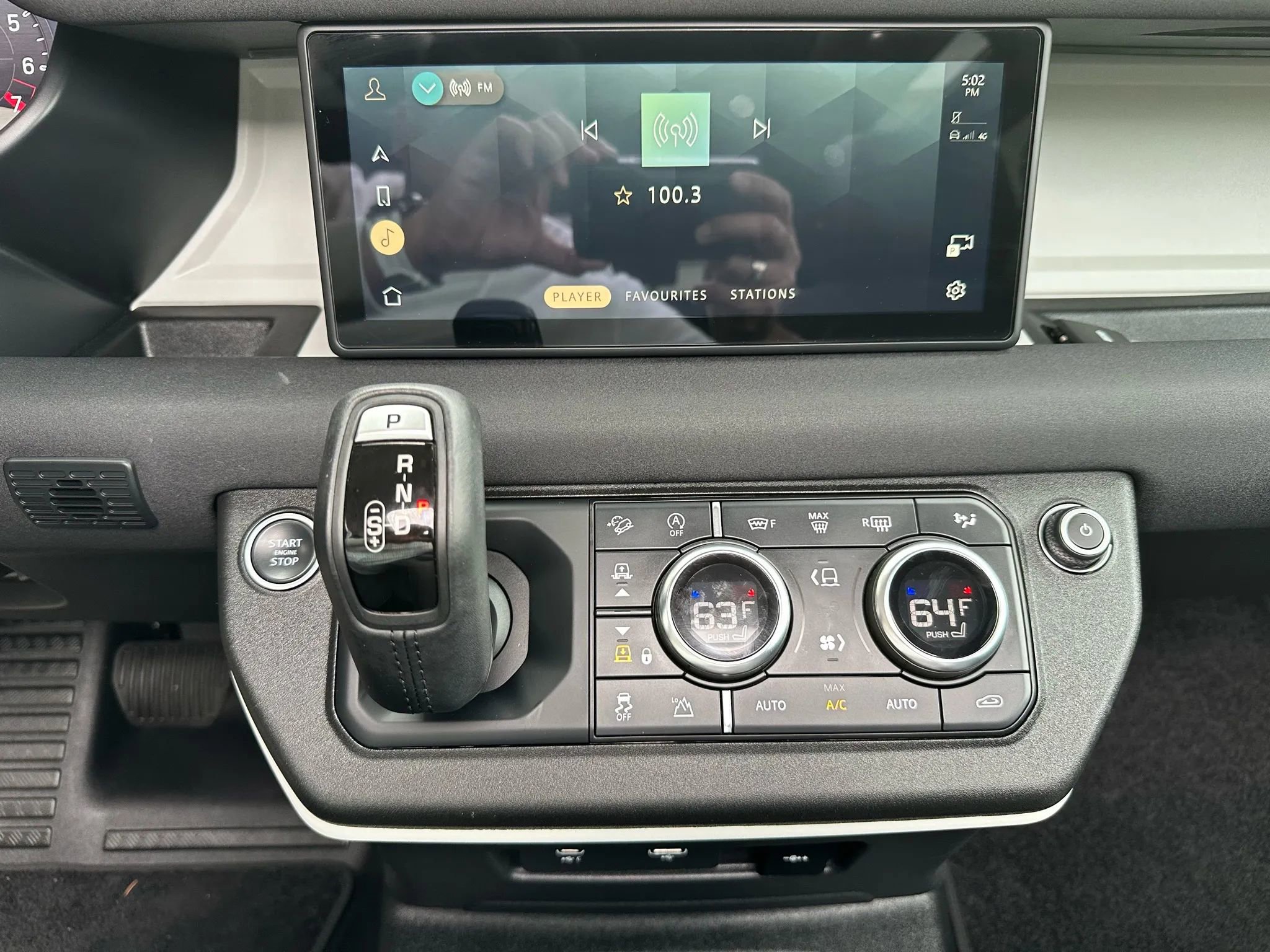Used 2021 Land Rover Defender 90 First Edition image 21