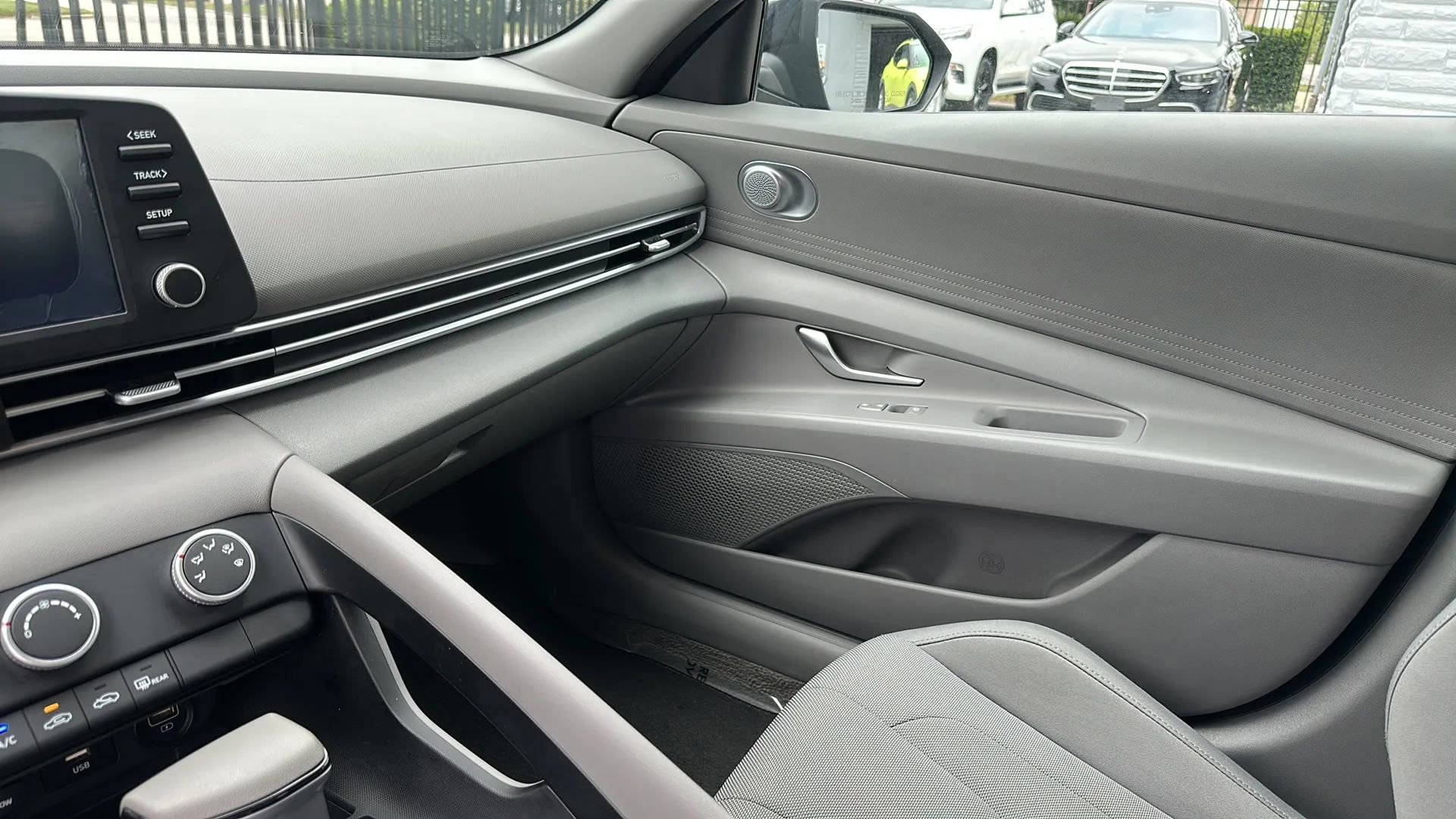 Used 2021 Hyundai Elantra SE w/ Cargo Package image 13