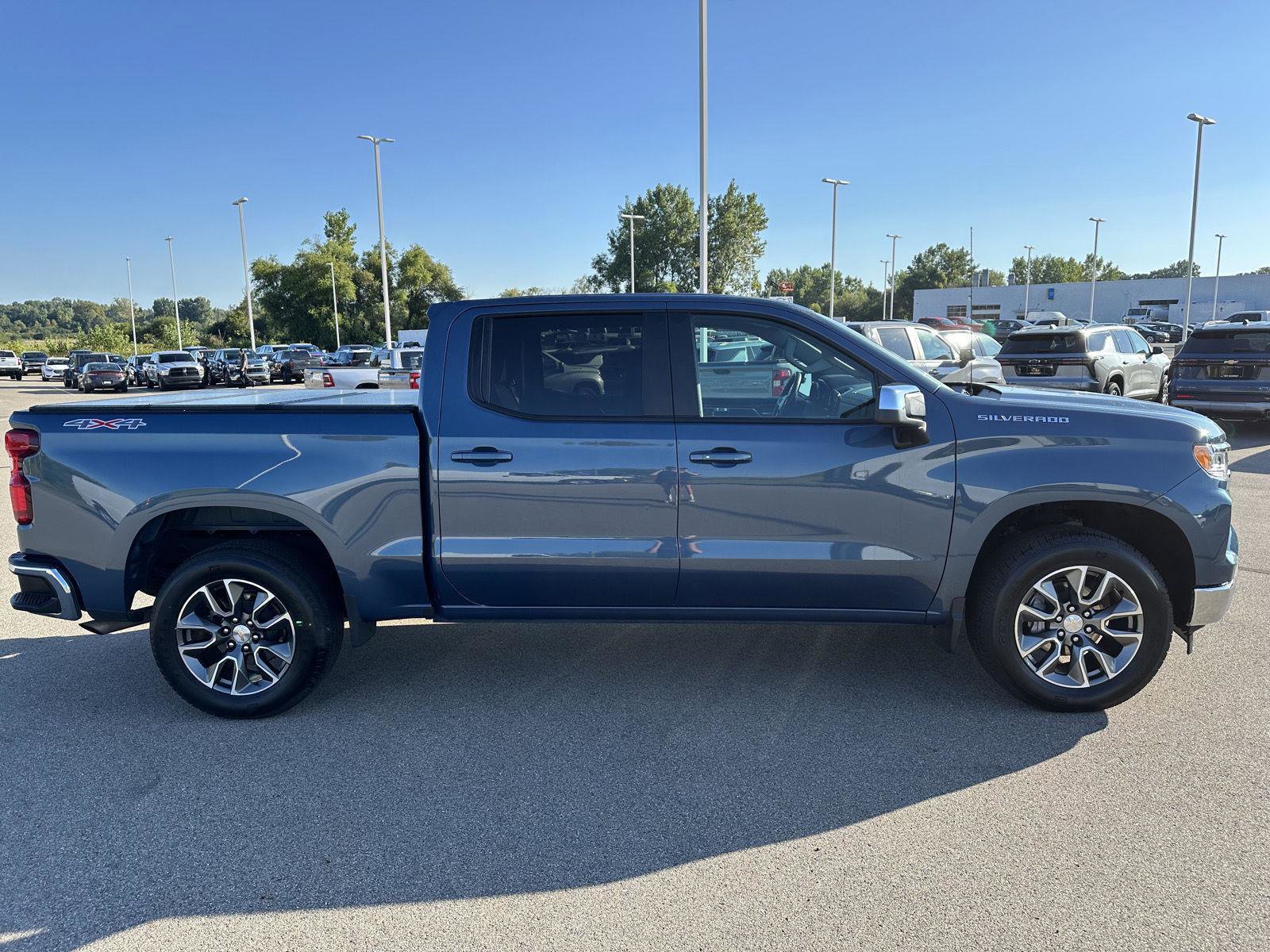 Used 2024 Chevrolet Silverado 1500 LT image 9