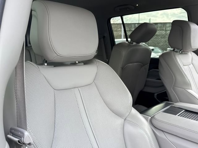 Used 2024 Jeep Wagoneer L Series II w/ Flexible Seating Group image 28