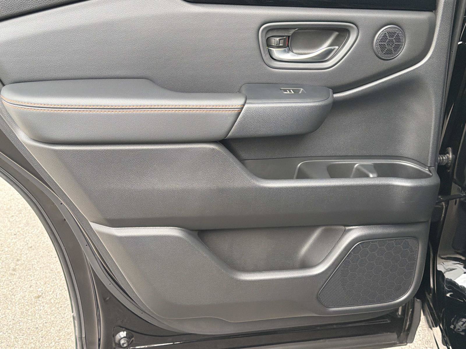 Used 2025 Honda Pilot TrailSport image 11