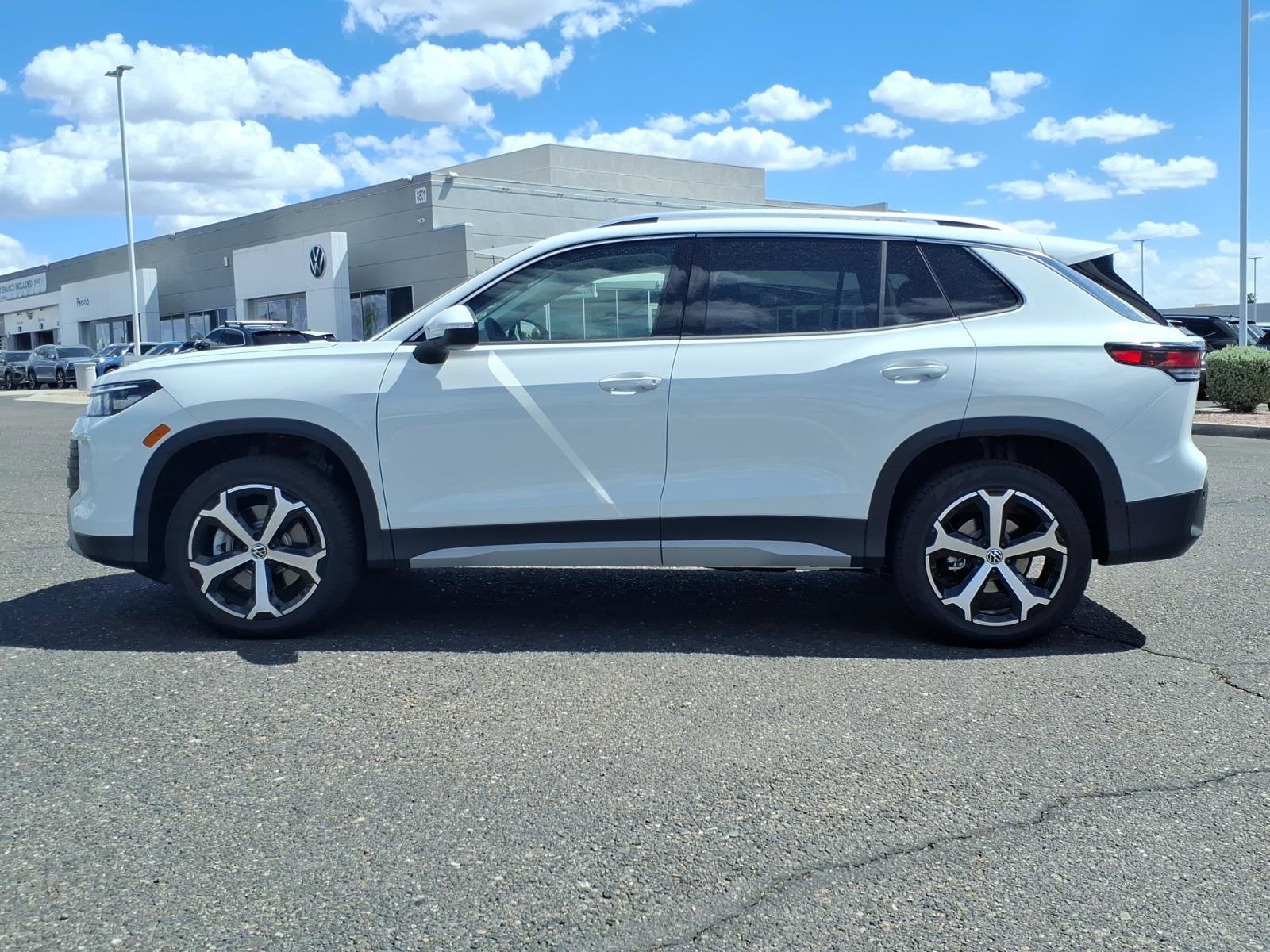 New 2026 Volkswagen Tiguan SE image 4