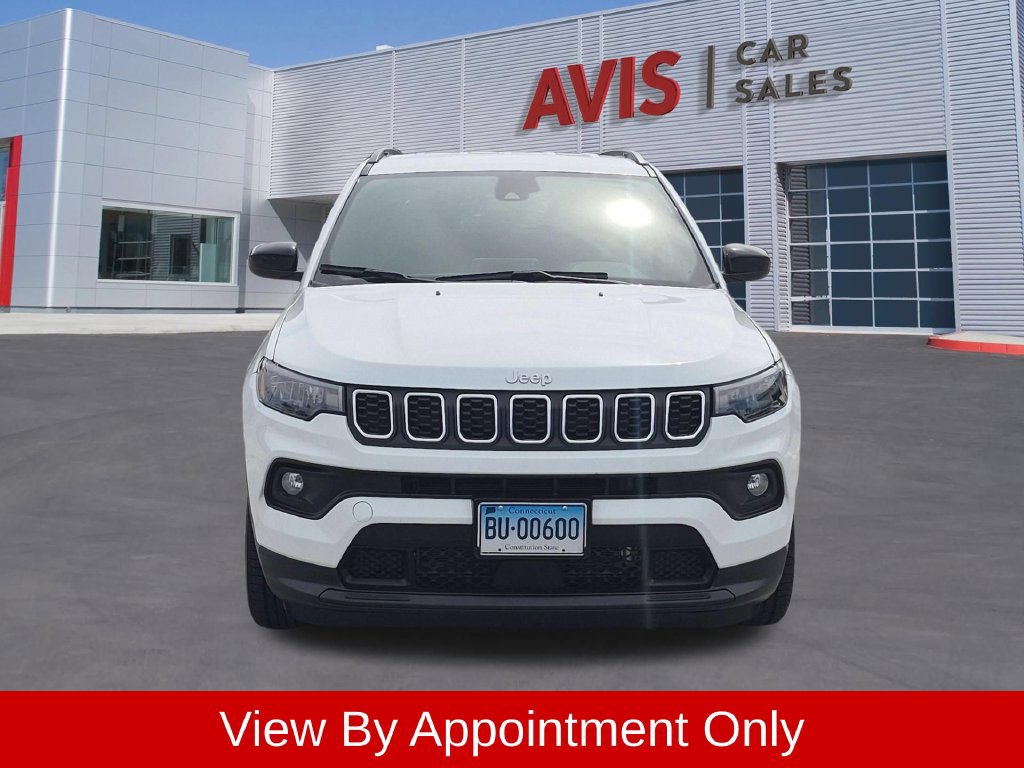 Used 2025 Jeep Compass Latitude AWD/4WD image 2