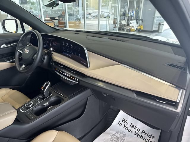 Certified 2024 Cadillac XT4 Luxury w/ Cold Weather Package AWD/4WD image 21