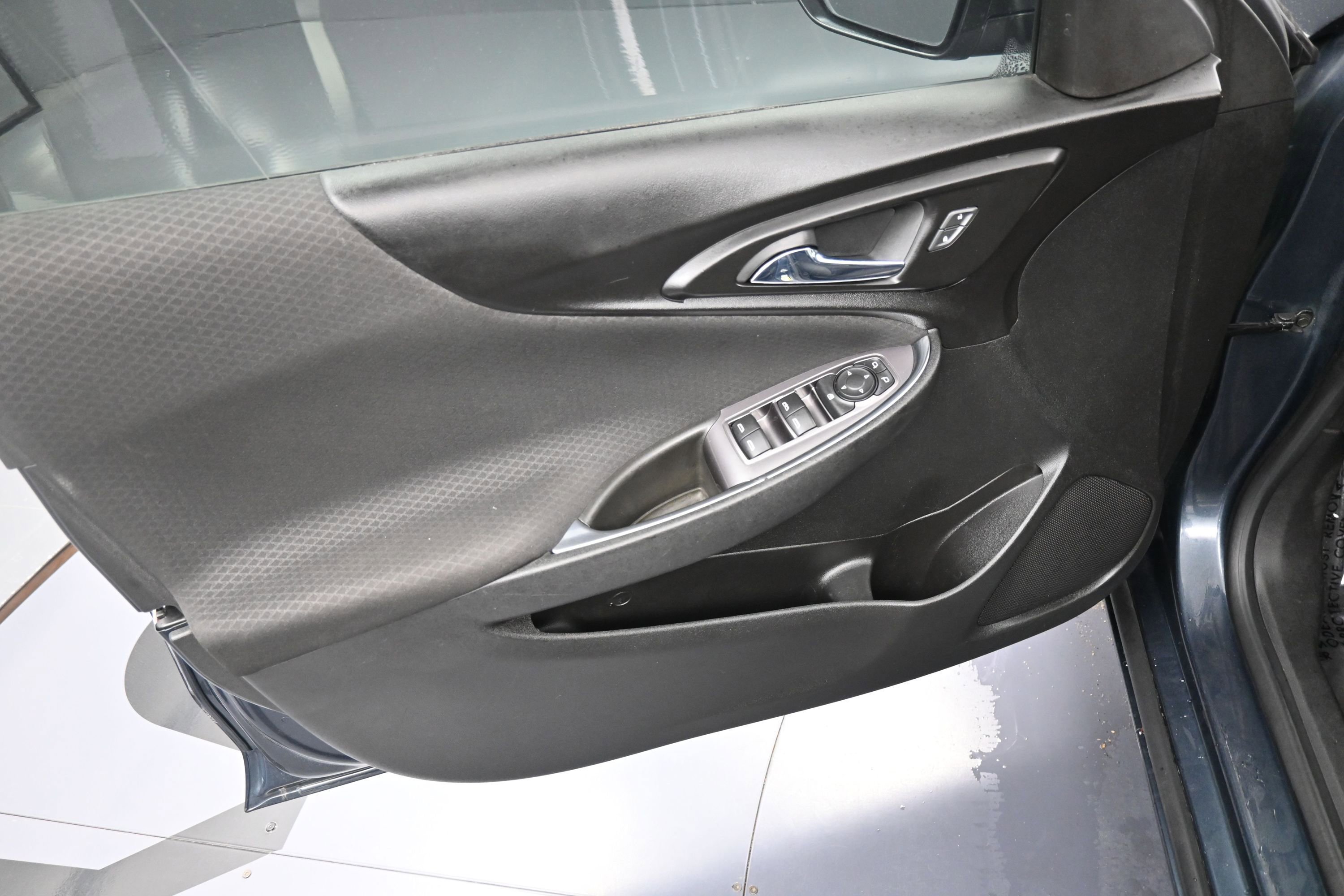 Used 2019 Chevrolet Malibu LT FWD image 13