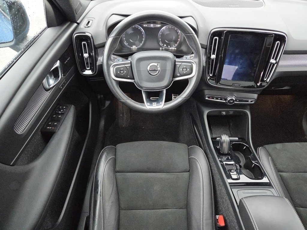 Used 2019 Volvo XC40 T5 R-Design image 4