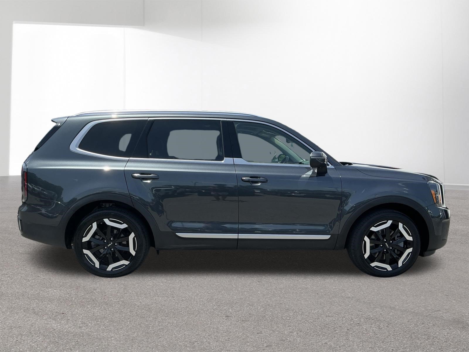 Certified 2024 Kia Telluride EX w/ EX Captain's Chair Package AWD/4WD image 2