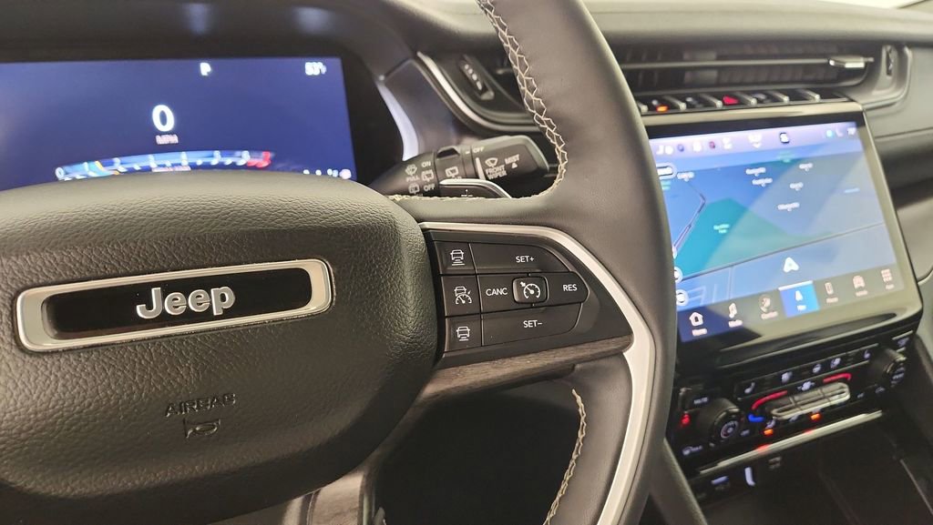 Used 2023 Jeep Grand Cherokee L Limited w/ Luxury Tech Group II image 19