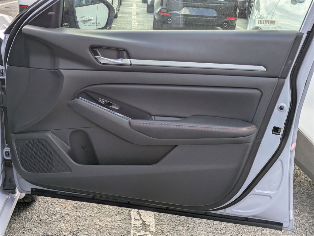 Used 2025 Nissan Altima 2.5 SR image 33