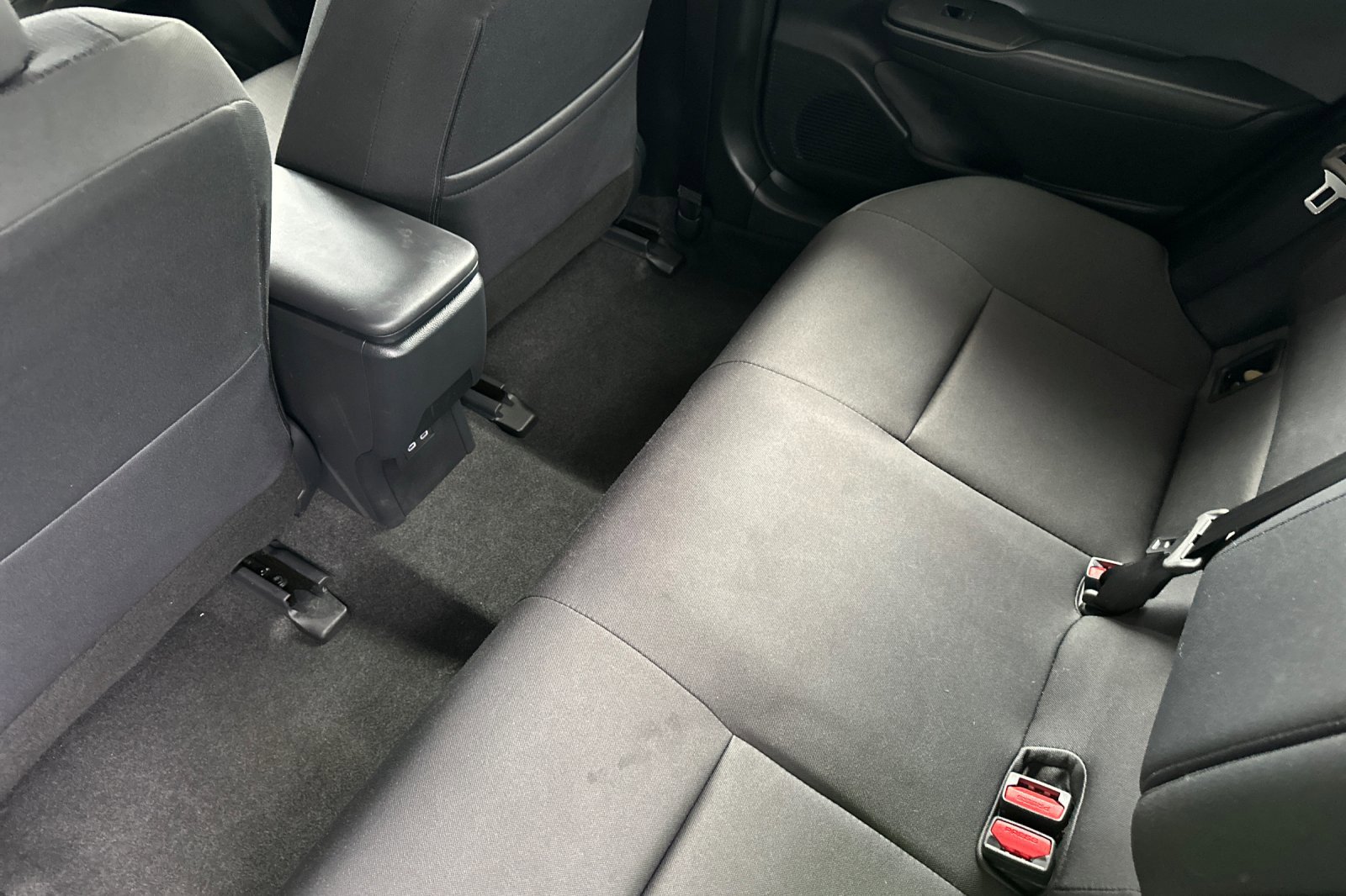 Used 2024 Toyota Prius LE image 12