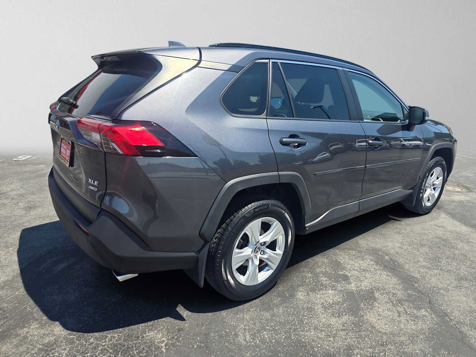 Used 2020 Toyota RAV4 XLE w/ Convenience Package AWD/4WD image 3