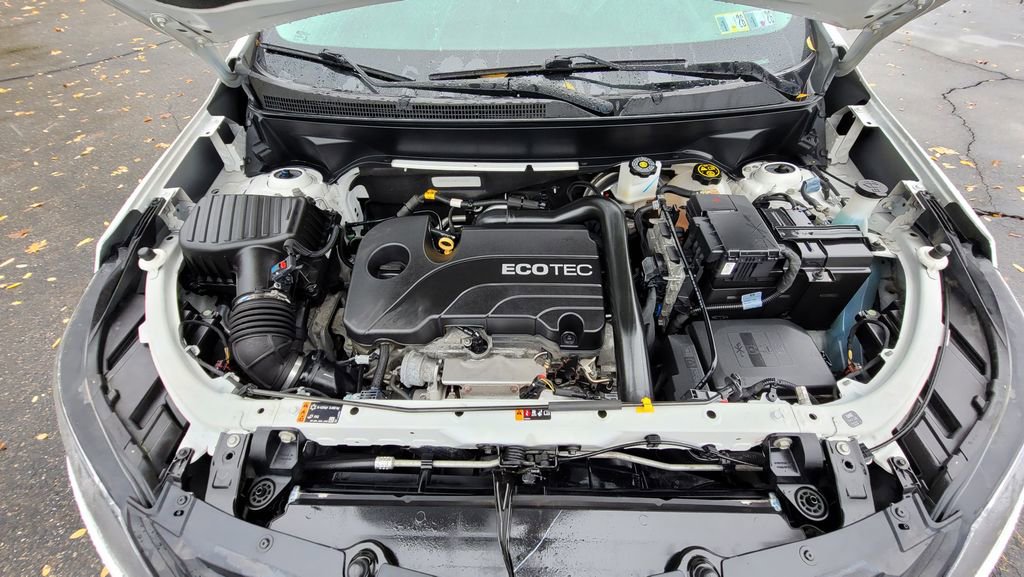 Used 2021 Chevrolet Equinox LS image 17