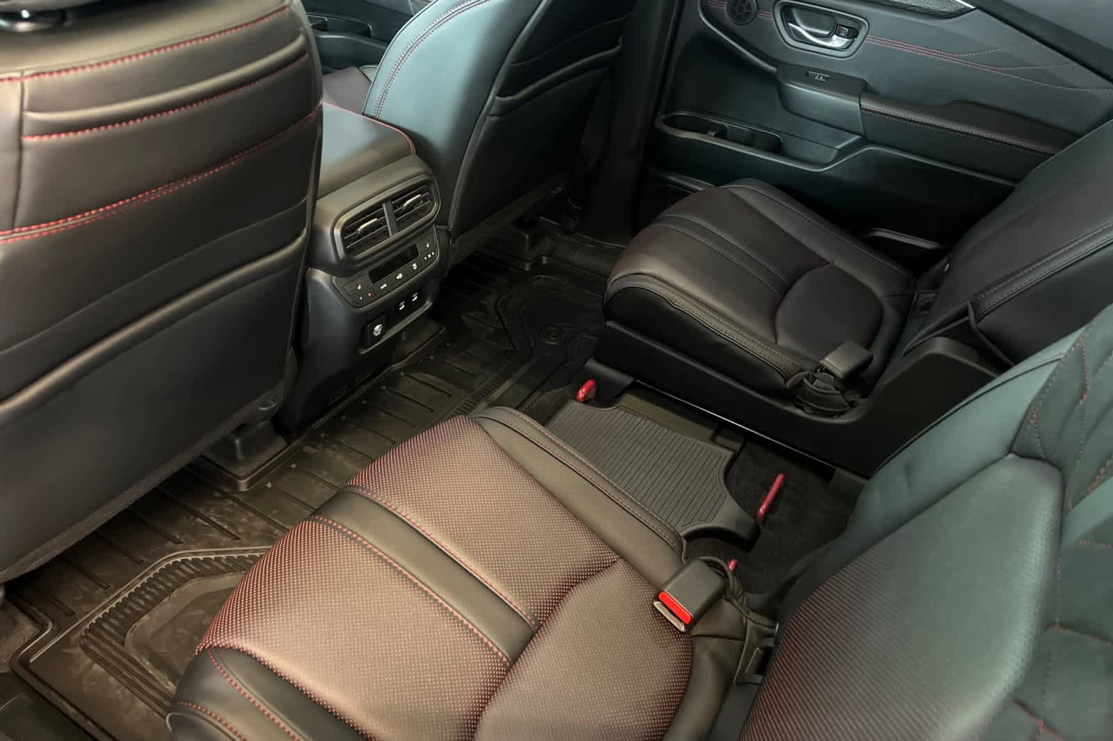 New 2026 Honda Pilot Black Edition image 4