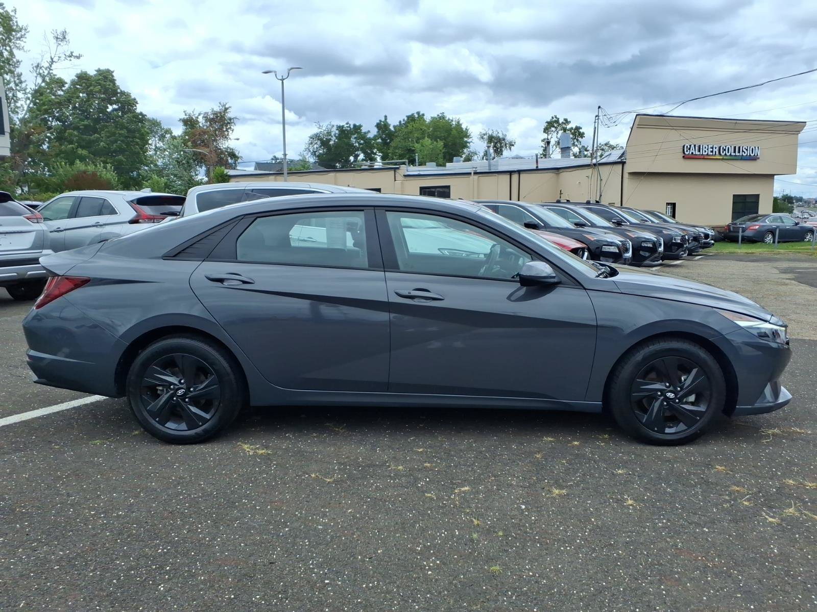 Used 2023 Hyundai Elantra SEL w/ Cargo Package FWD image 2