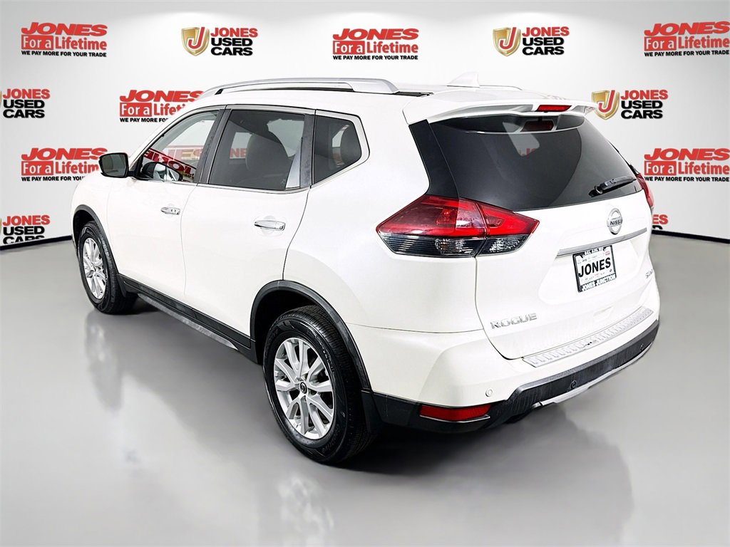 Used 2020 Nissan Rogue SV image 2