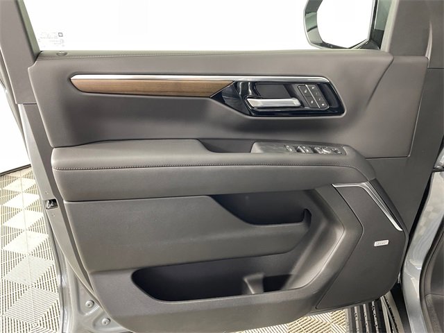 New 2026 Chevrolet Suburban High Country image 13