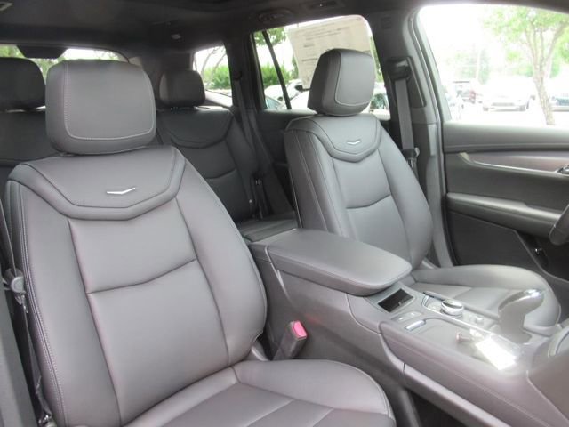 New 2025 Cadillac XT6 Luxury image 8