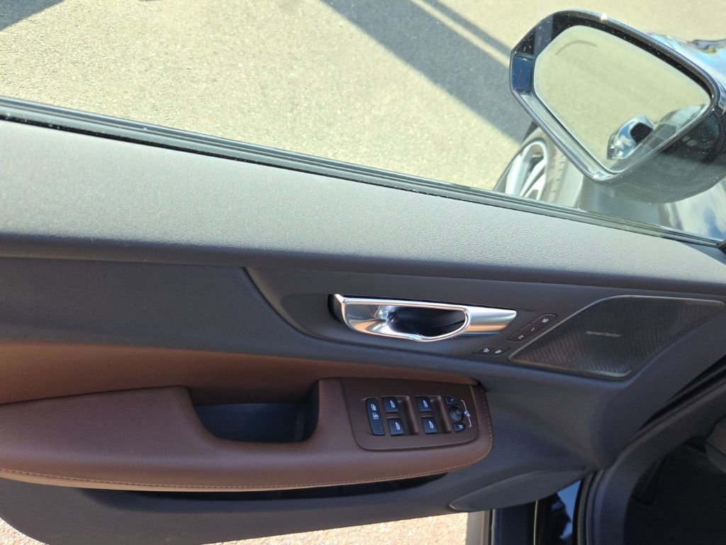 Certified 2025 Volvo V60 B5 Cross Country Plus image 3