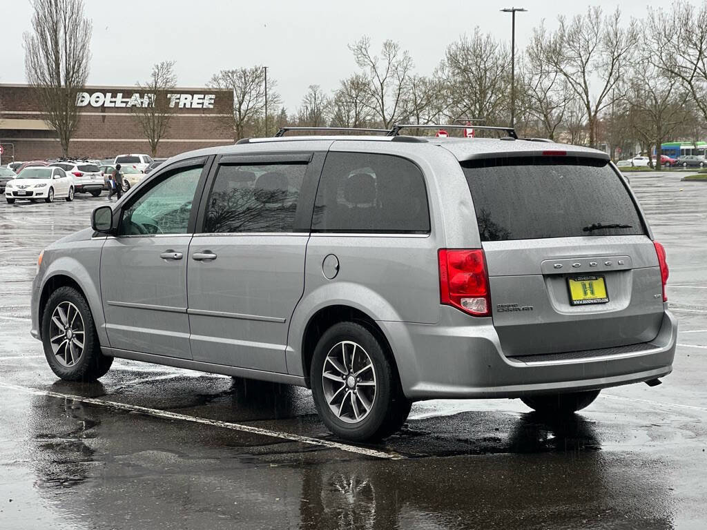 Used 2016 Dodge Grand Caravan SXT image 3