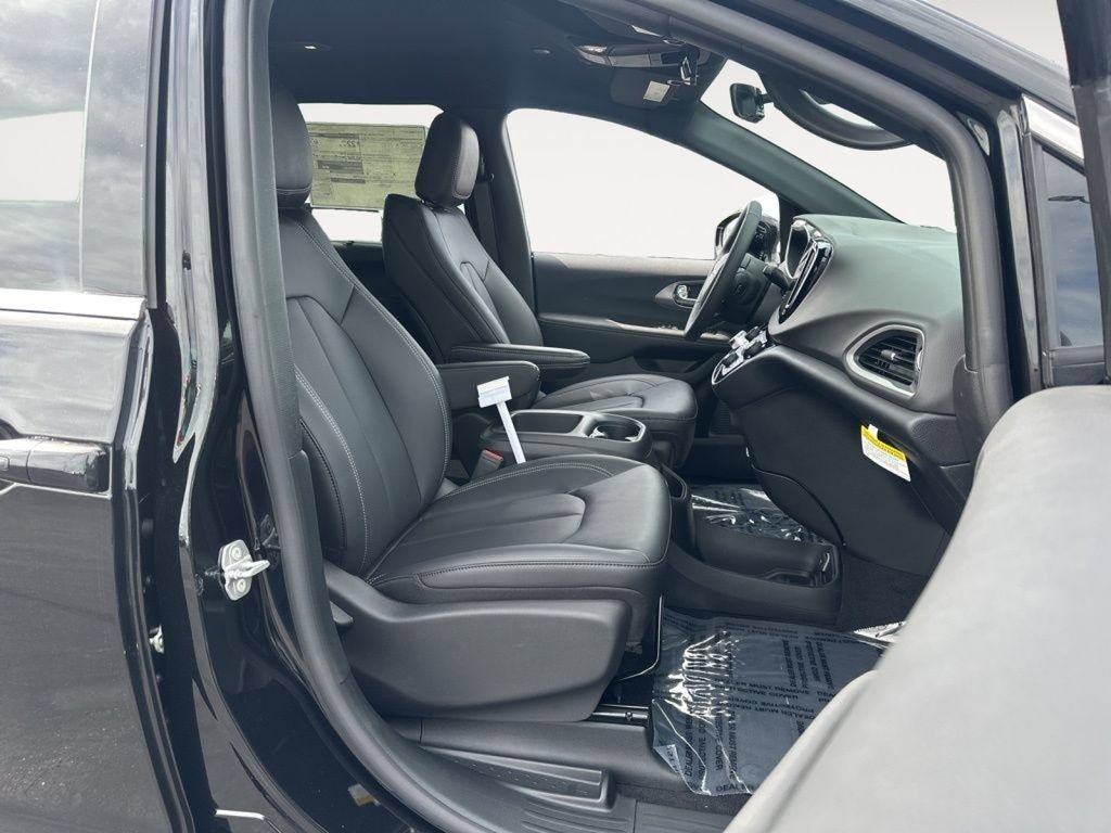 New 2026 Chrysler Voyager LX FWD image 25