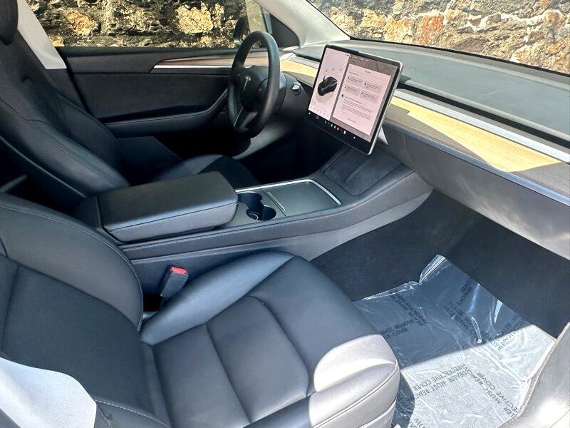 Used 2023 Tesla Model Y Long Range image 25