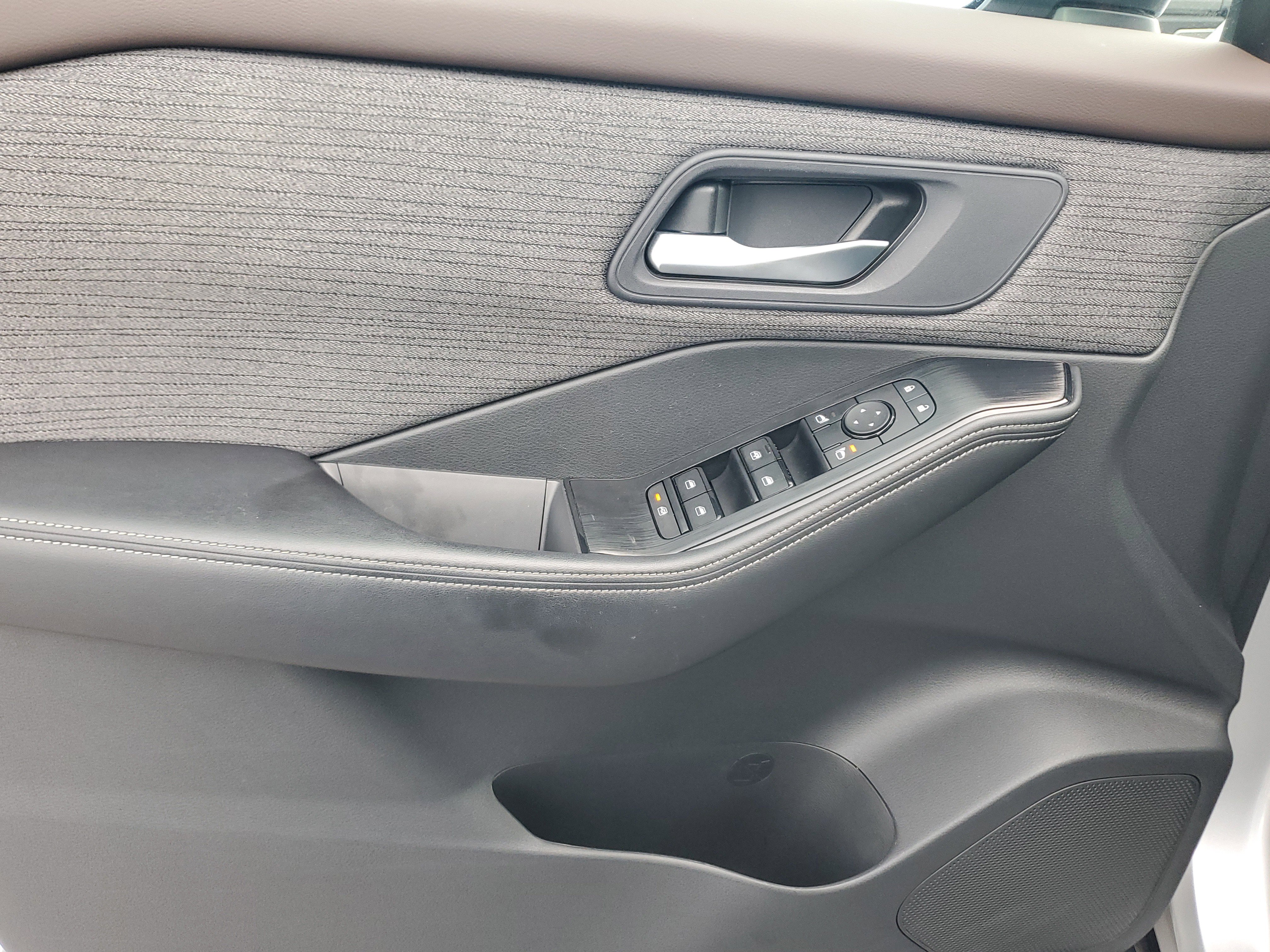 Certified 2022 Nissan Rogue SV image 26