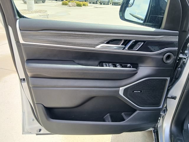 Used 2023 Jeep Wagoneer Series III w/ Preferred Equipment Group AWD/4WD image 14