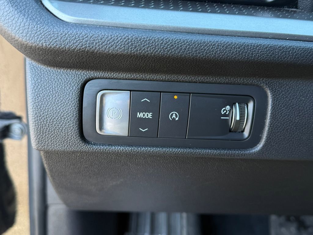 Used 2024 Chevrolet Traverse LT image 33