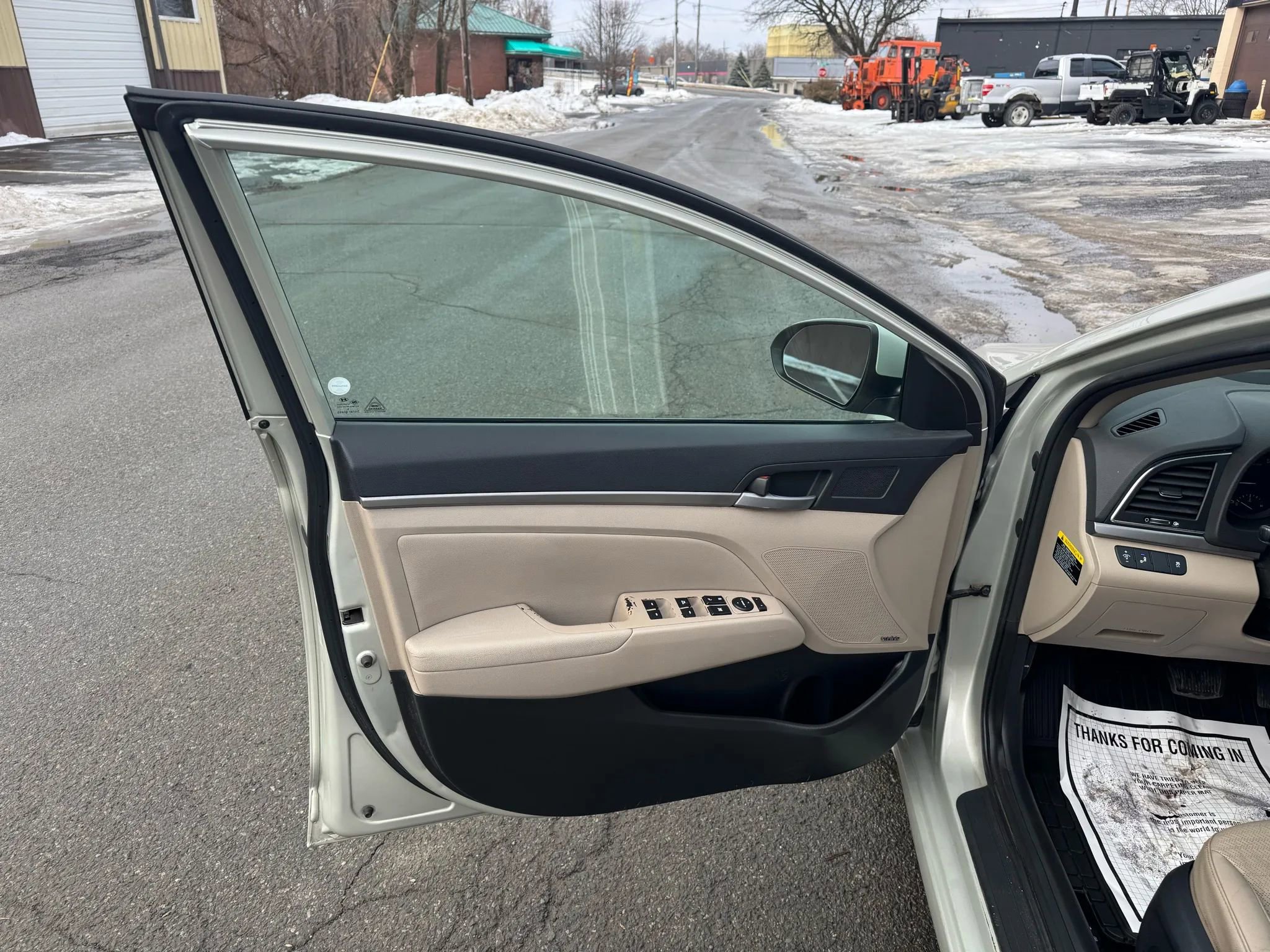 Used 2017 Hyundai Elantra Limited w/ Limited Tech Package 04 image 9