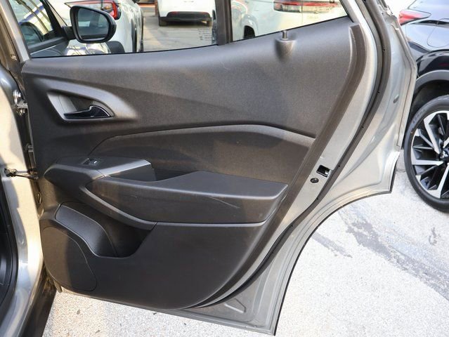 Certified 2025 Chevrolet Trax LT w/ LT Convenience Package image 12