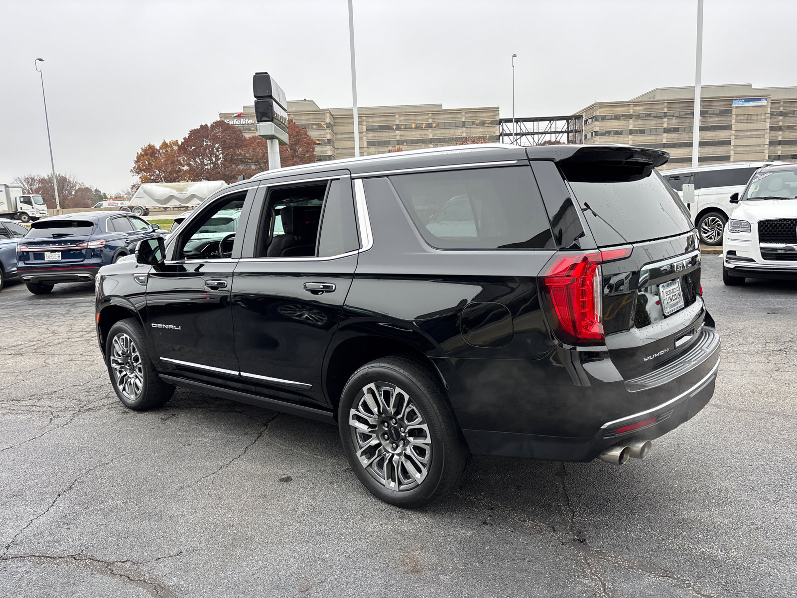 Used 2023 GMC Yukon Denali Ultimate image 5