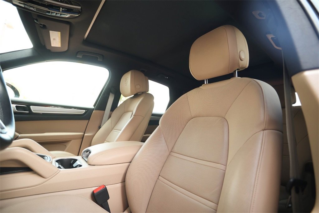 Used 2022 Porsche Cayenne Platinum Edition image 35