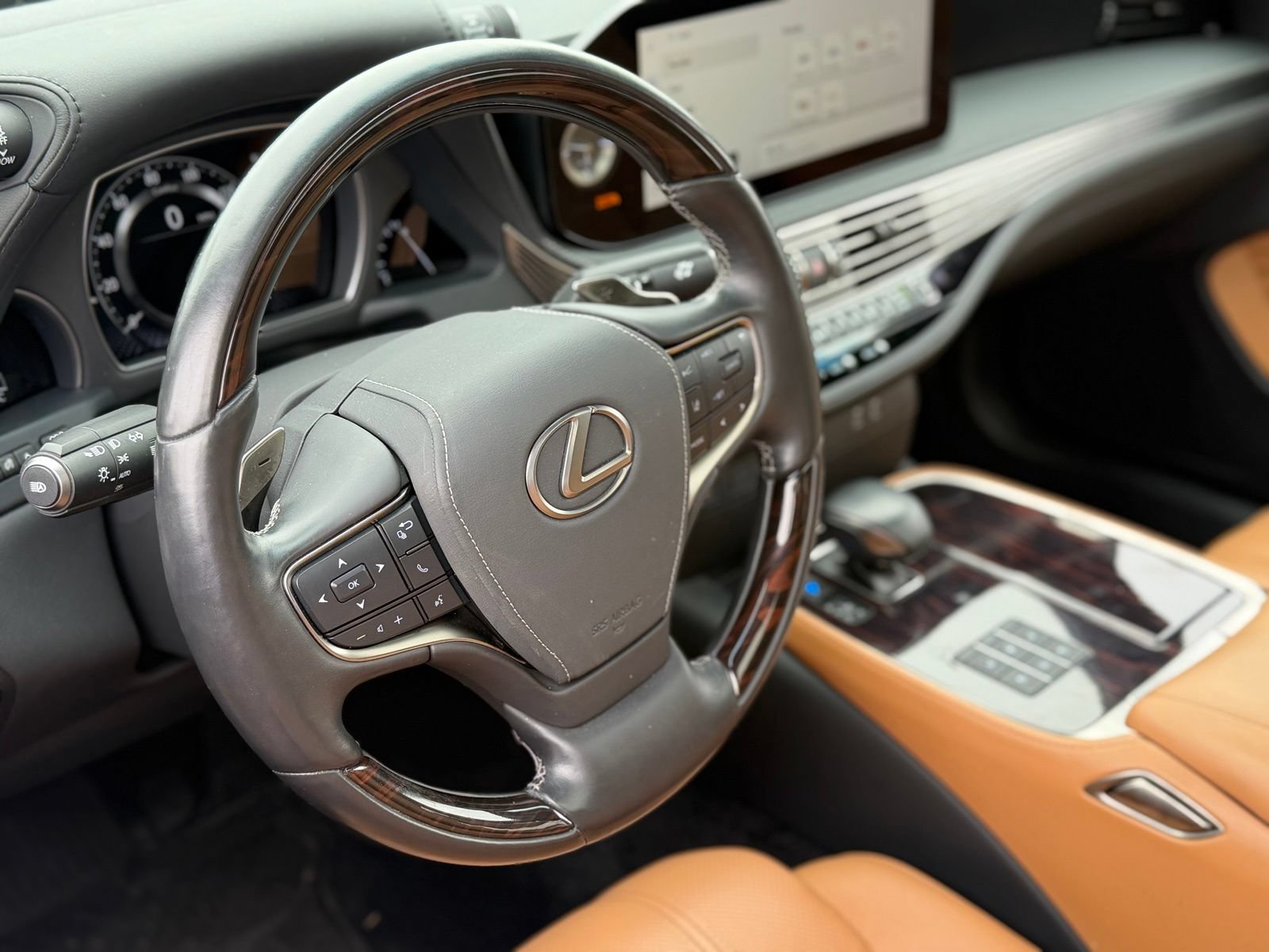 Used 2023 Lexus LS 500 AWD w/ Luxury Package image 9